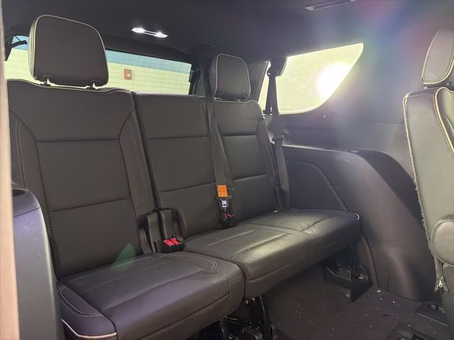 2022 White Frost GMC Yukon SLT RWD SUV