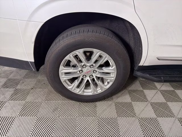 2022 White Frost GMC Yukon SLT RWD SUV