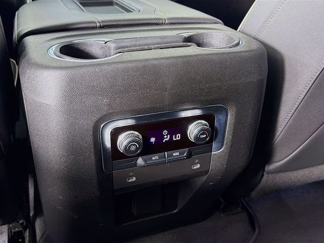 2022 White Frost GMC Yukon SLT RWD SUV