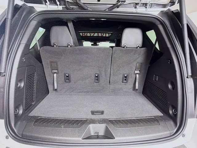 2022 White Frost GMC Yukon SLT RWD SUV