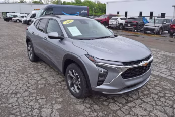 2025 Sterling Gray Metallic Chevrolet Trax LT FWD SUV