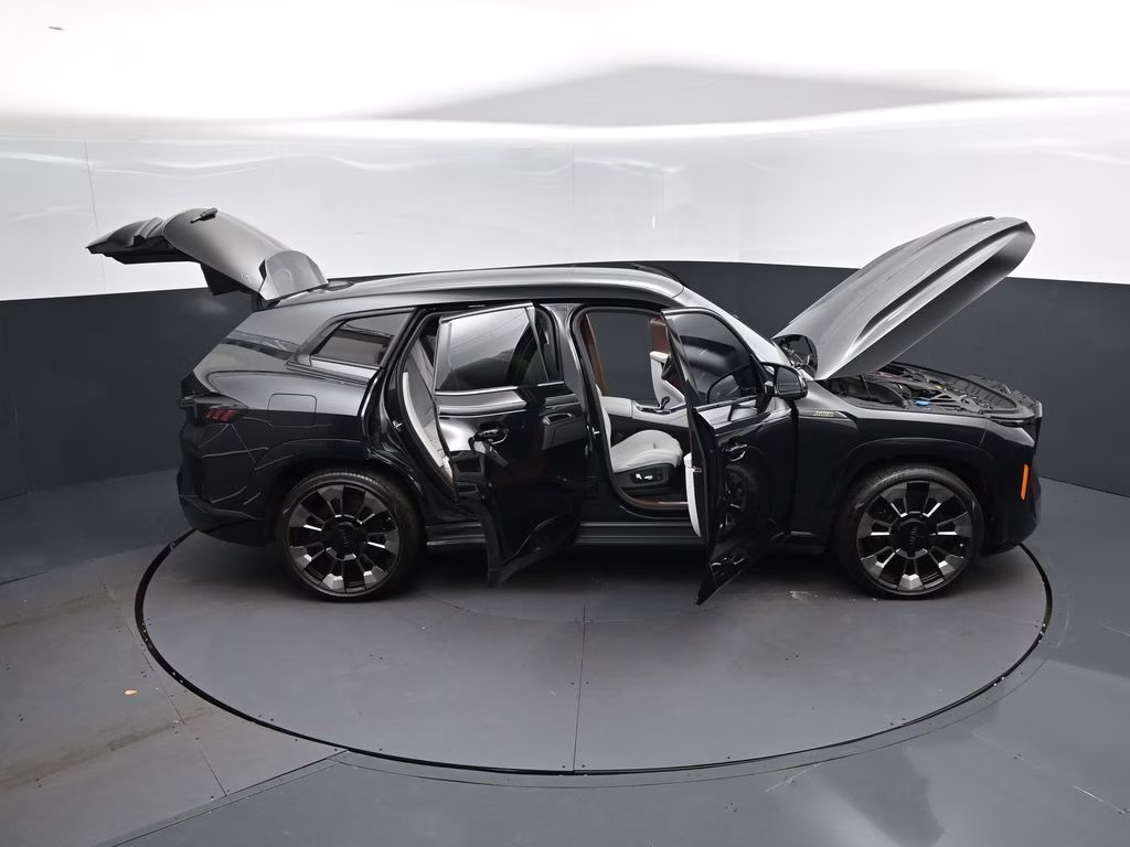 2023 Black Sapphire Metallic BMW XM Base AWD SUV