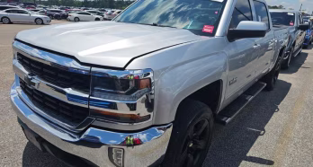 2018 Silver Ice Metallic Chevrolet Silverado 1500 LT RWD Truck