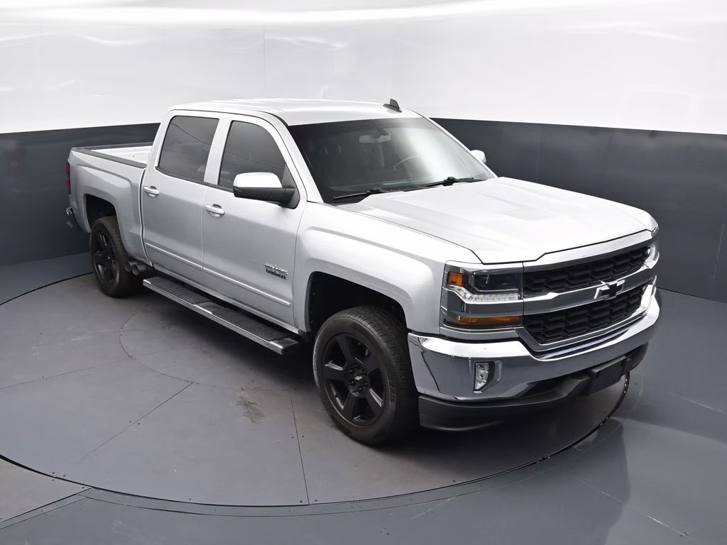 2018 Silver Ice Metallic Chevrolet Silverado 1500 LT RWD Truck