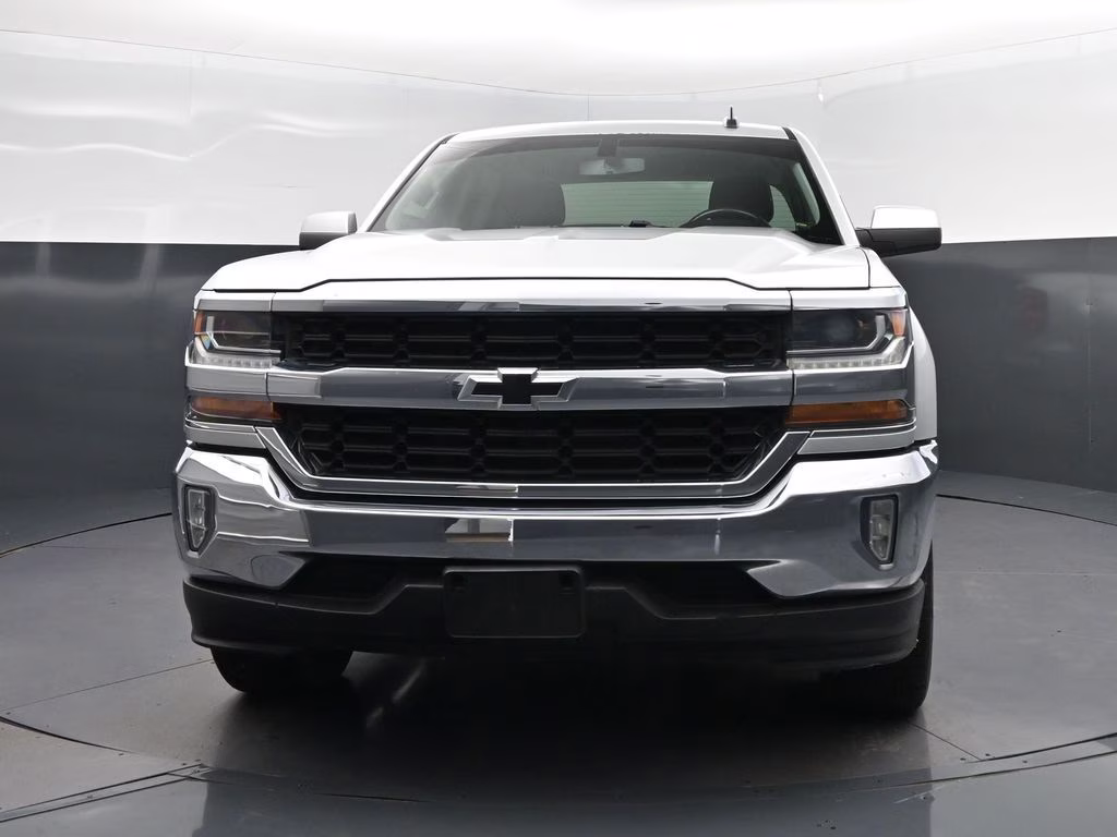 2018 Silver Ice Metallic Chevrolet Silverado 1500 LT RWD Truck