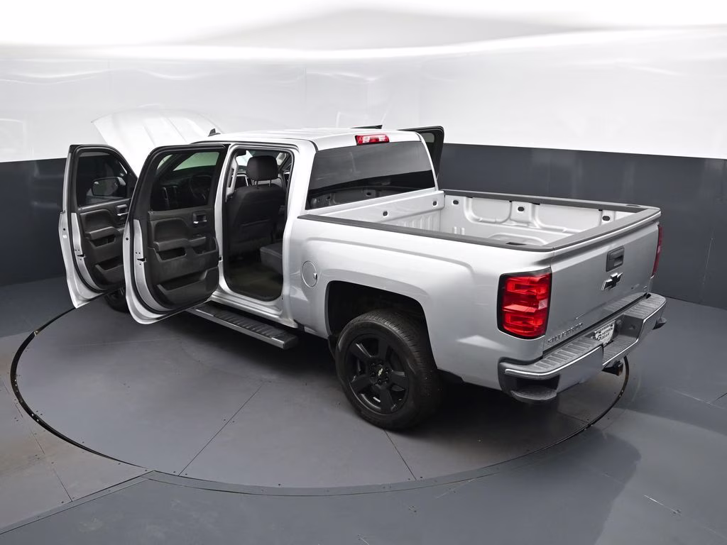 2018 Silver Ice Metallic Chevrolet Silverado 1500 LT RWD Truck