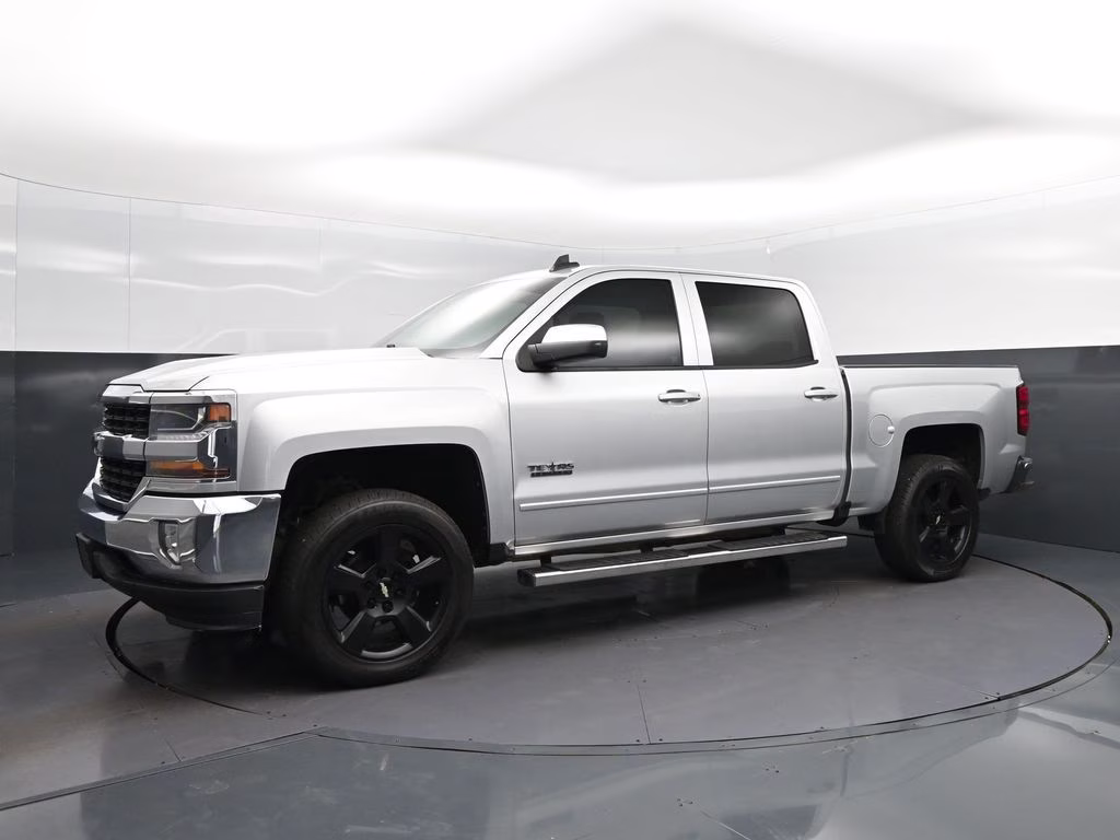 2018 Silver Ice Metallic Chevrolet Silverado 1500 LT RWD Truck