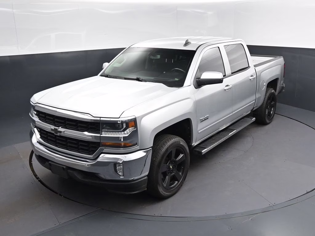 2018 Silver Ice Metallic Chevrolet Silverado 1500 LT RWD Truck