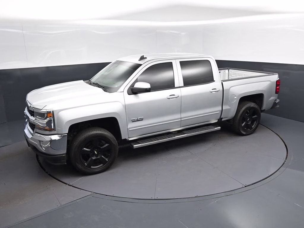 2018 Silver Ice Metallic Chevrolet Silverado 1500 LT RWD Truck