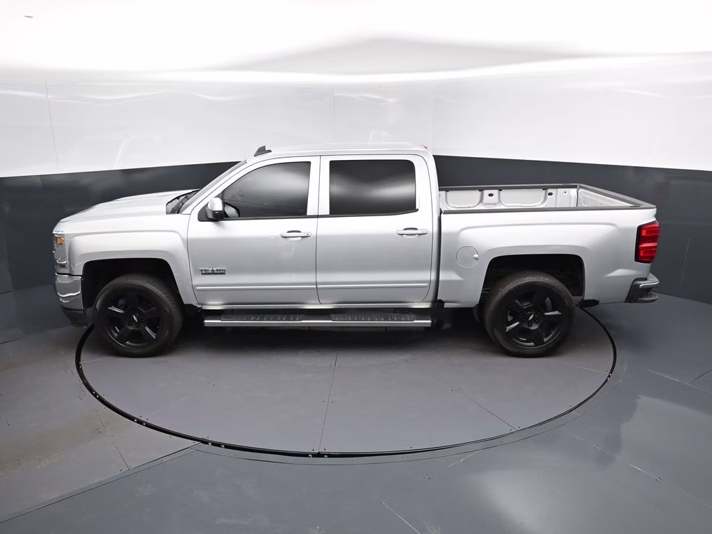 2018 Silver Ice Metallic Chevrolet Silverado 1500 LT RWD Truck