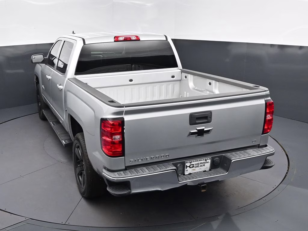 2018 Silver Ice Metallic Chevrolet Silverado 1500 LT RWD Truck