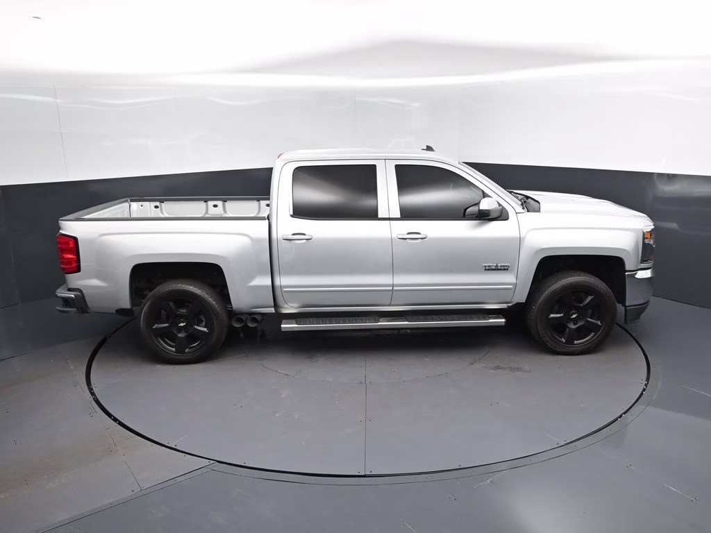 2018 Silver Ice Metallic Chevrolet Silverado 1500 LT RWD Truck