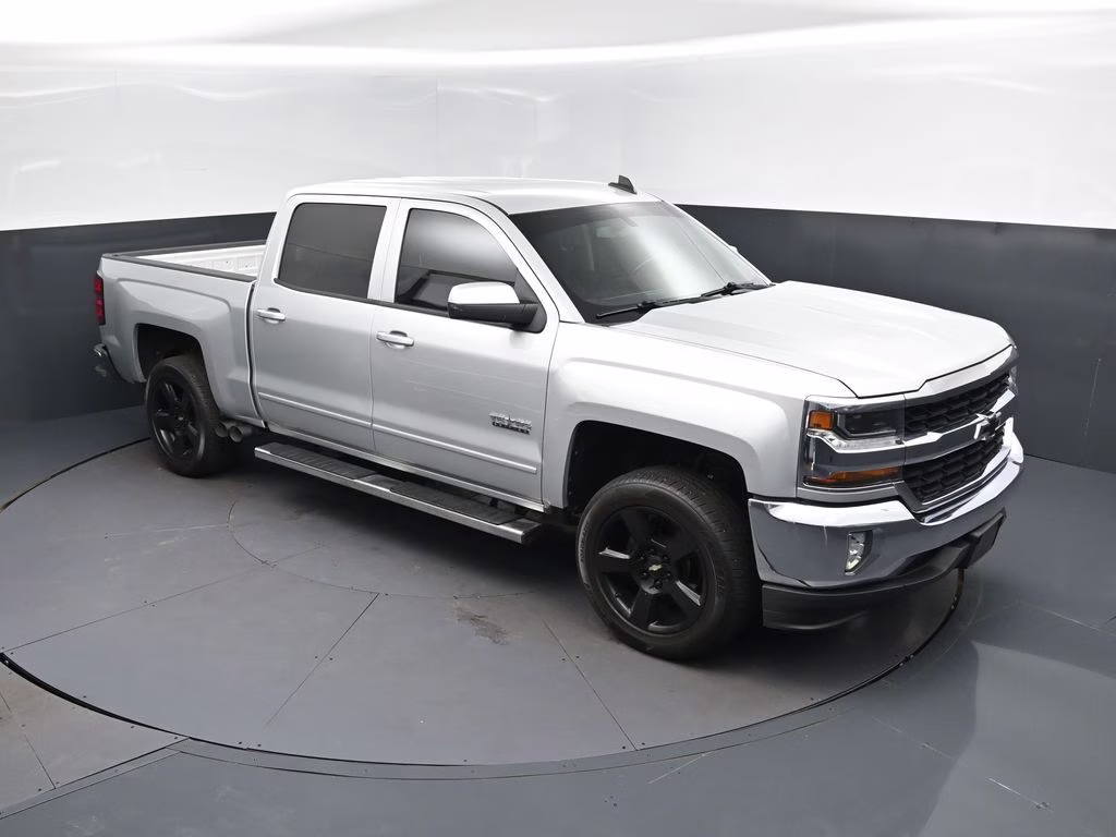 2018 Silver Ice Metallic Chevrolet Silverado 1500 LT RWD Truck