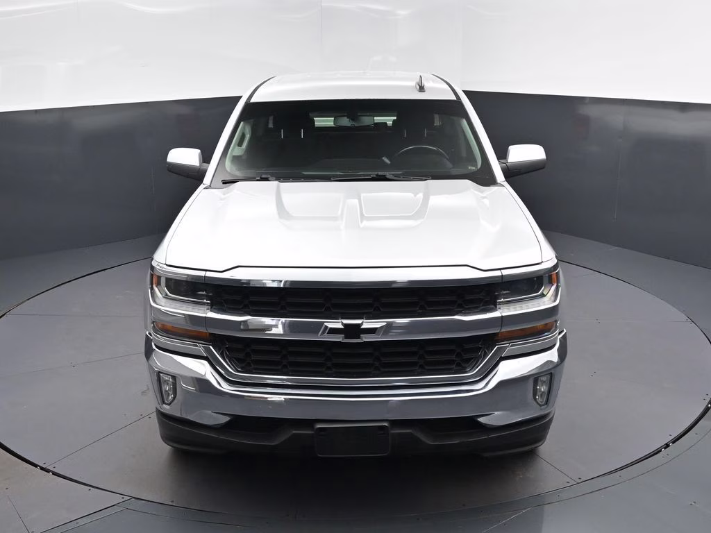 2018 Silver Ice Metallic Chevrolet Silverado 1500 LT RWD Truck