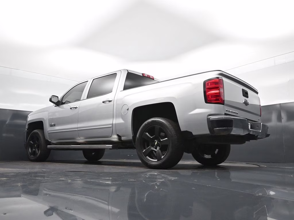 2018 Silver Ice Metallic Chevrolet Silverado 1500 LT RWD Truck
