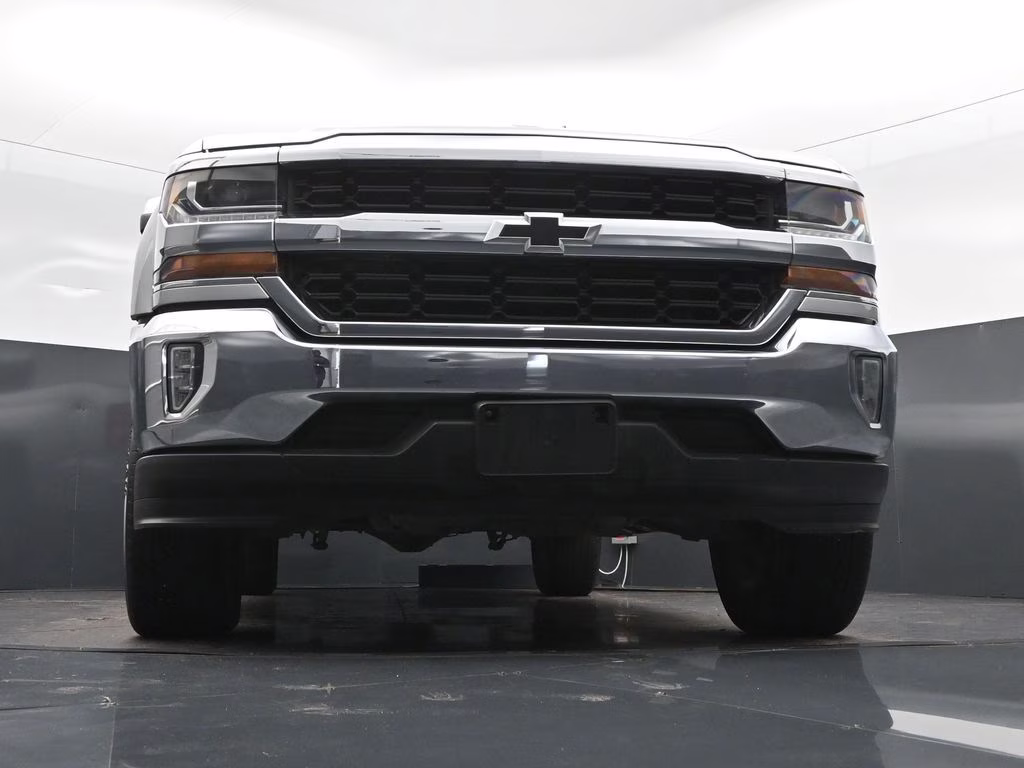2018 Silver Ice Metallic Chevrolet Silverado 1500 LT RWD Truck
