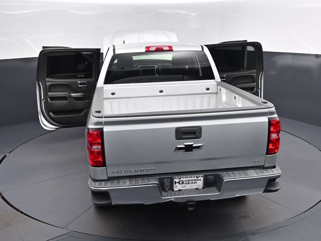 2018 Silver Ice Metallic Chevrolet Silverado 1500 LT RWD Truck