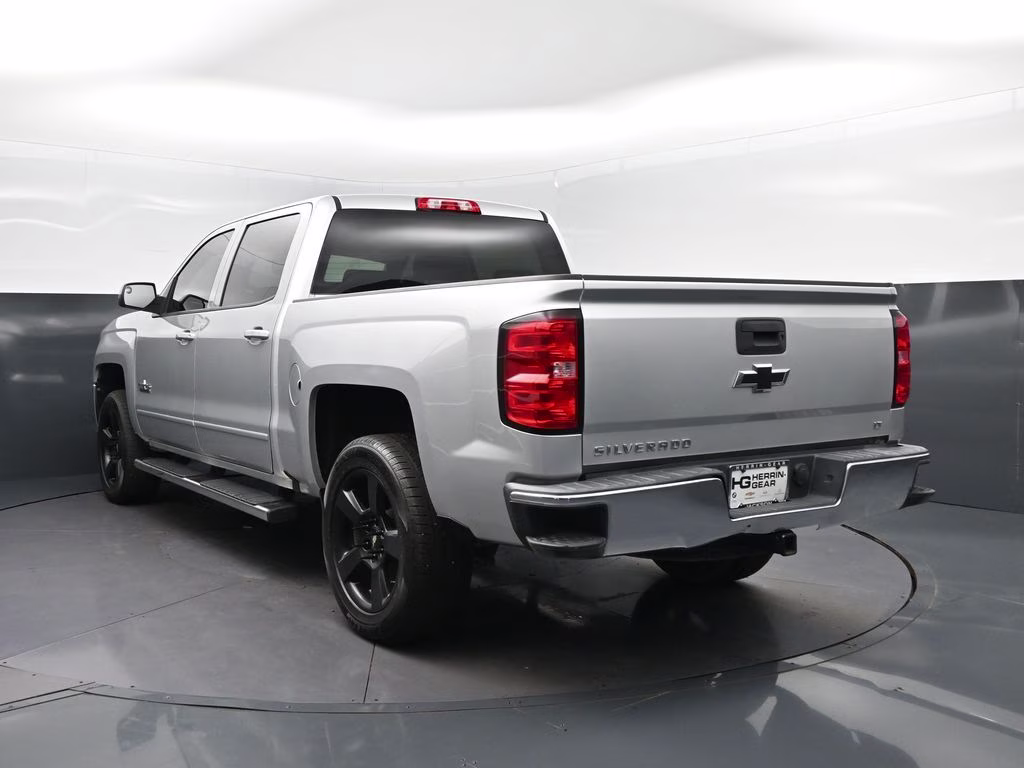 2018 Silver Ice Metallic Chevrolet Silverado 1500 LT RWD Truck