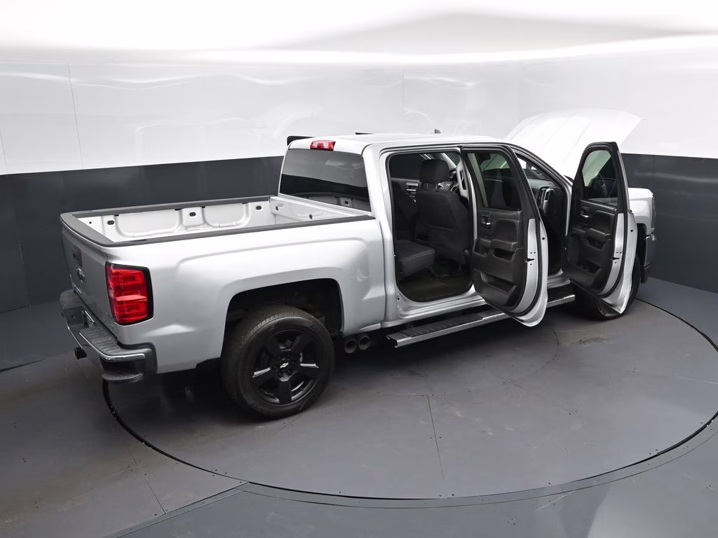 2018 Silver Ice Metallic Chevrolet Silverado 1500 LT RWD Truck