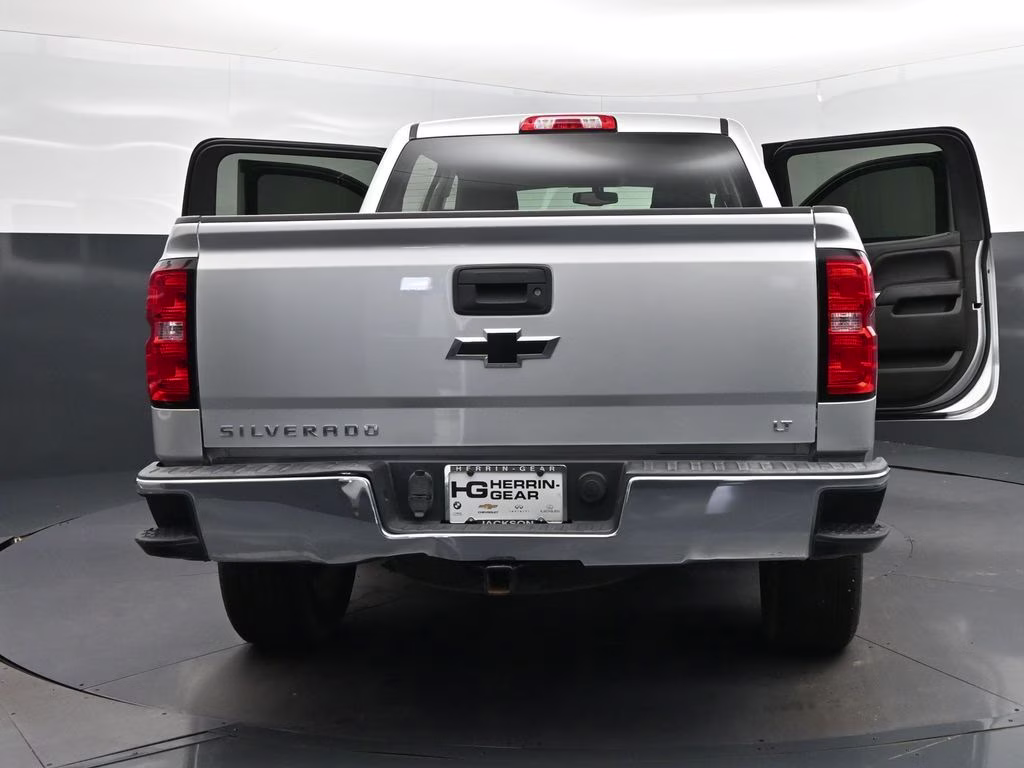2018 Silver Ice Metallic Chevrolet Silverado 1500 LT RWD Truck
