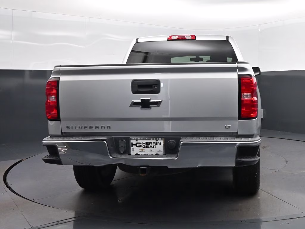 2018 Silver Ice Metallic Chevrolet Silverado 1500 LT RWD Truck