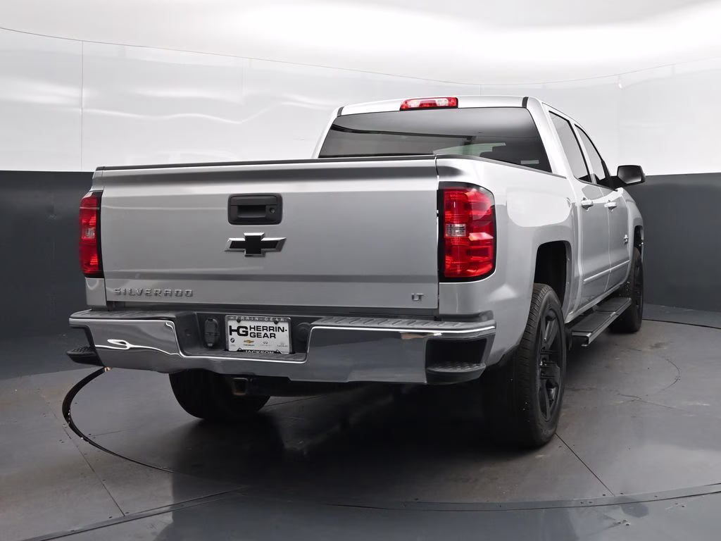 2018 Silver Ice Metallic Chevrolet Silverado 1500 LT RWD Truck