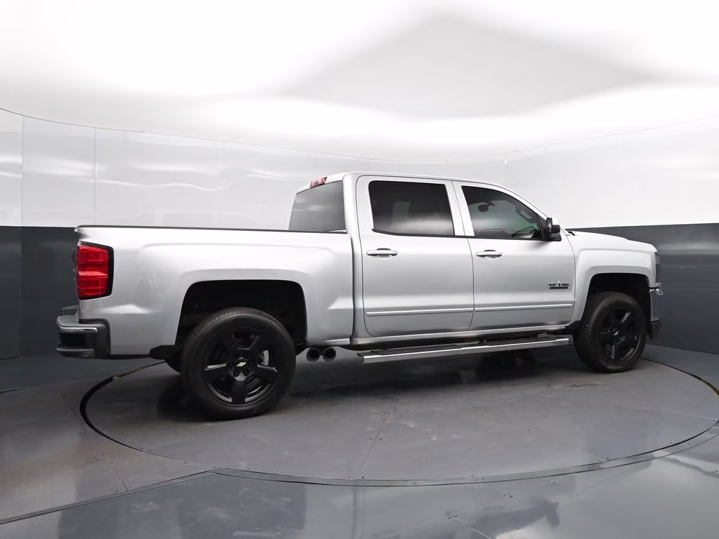 2018 Silver Ice Metallic Chevrolet Silverado 1500 LT RWD Truck