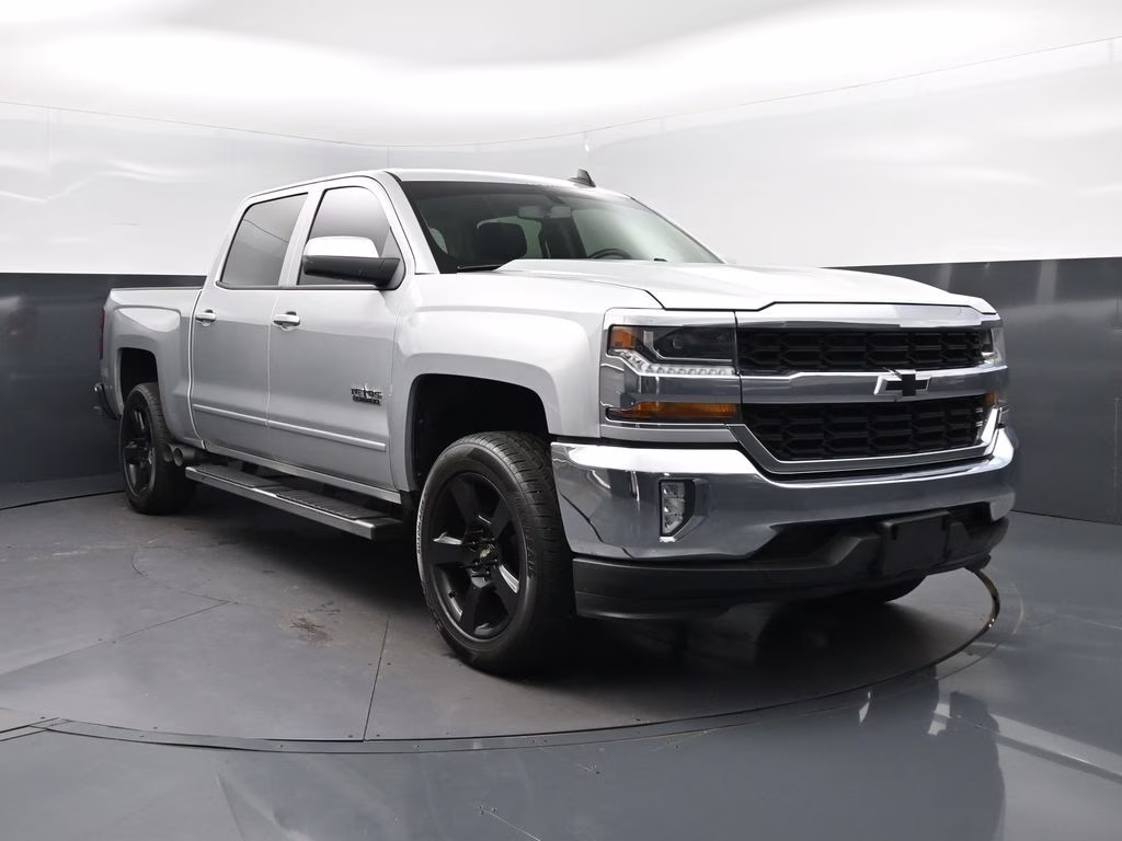 2018 Silver Ice Metallic Chevrolet Silverado 1500 LT RWD Truck