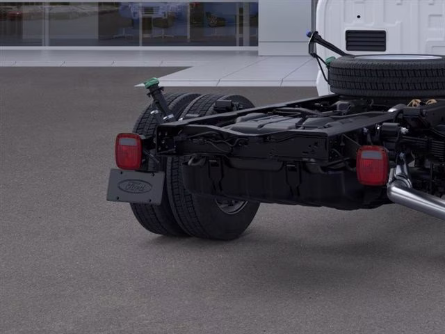 2026 Oxford White Ford Super Duty F-550 DRW XL 4X4 Chassis