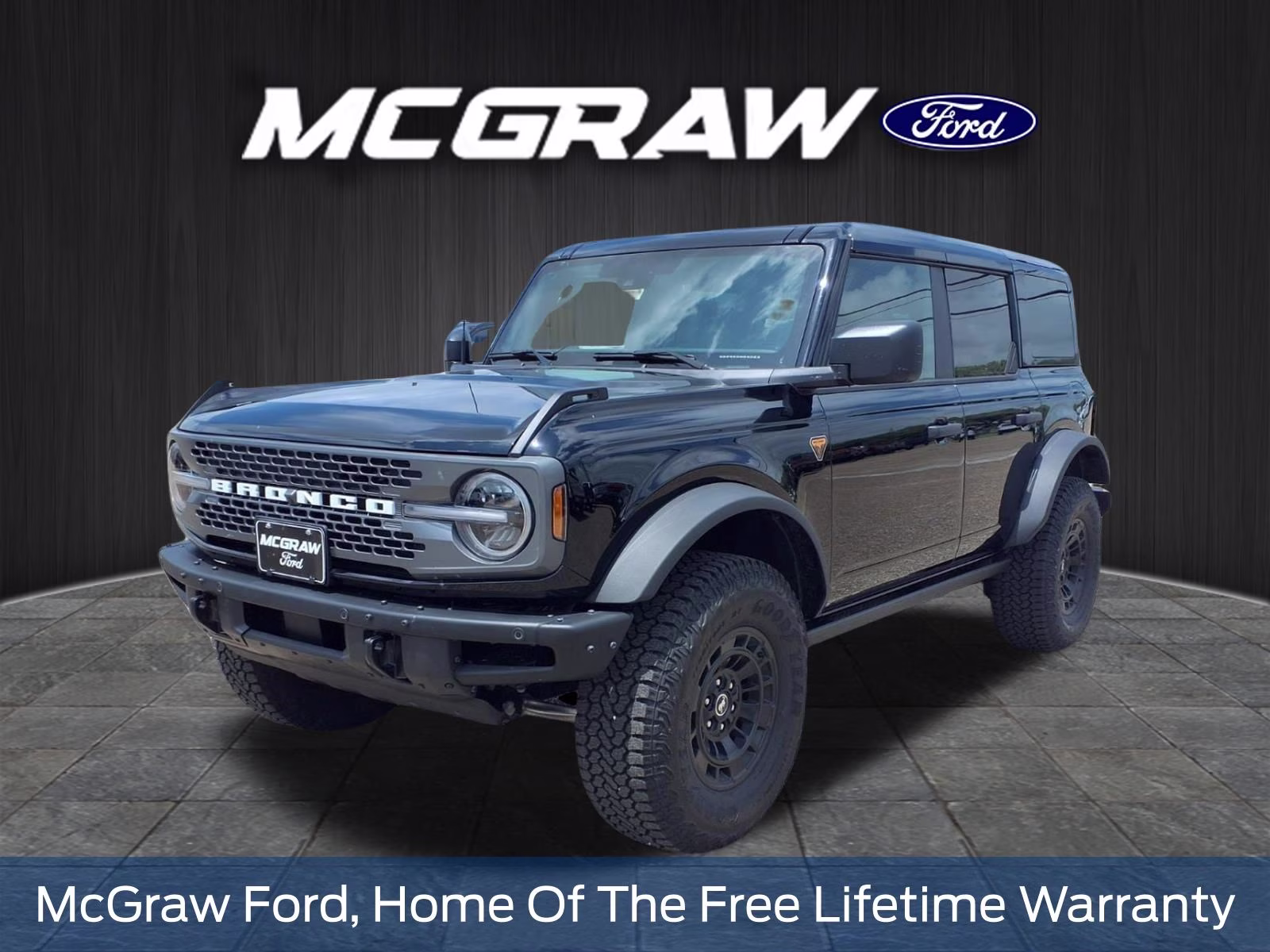 2026 Oxford White Ford Bronco Badlands 4X4 SUV
