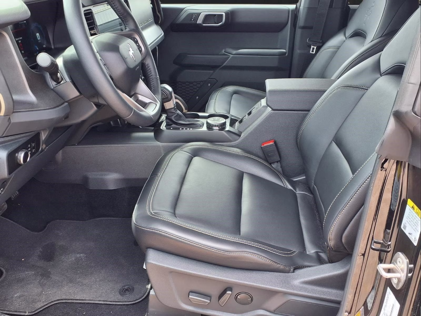 2026 Oxford White Ford Bronco Badlands 4X4 SUV