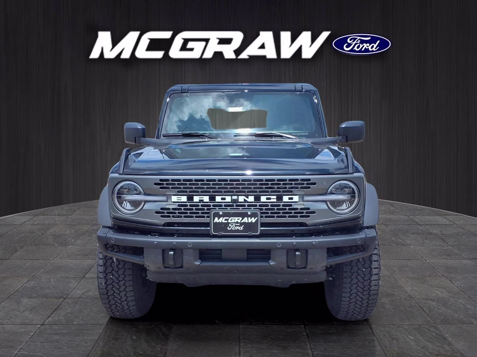 2026 Oxford White Ford Bronco Badlands 4X4 SUV