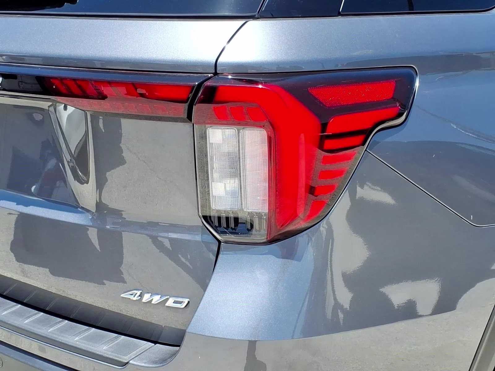 2025 Gray Metallic Ford Explorer Active 4X4 SUV