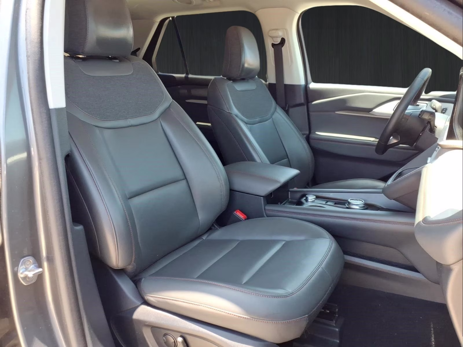 2025 Gray Metallic Ford Explorer Active 4X4 SUV