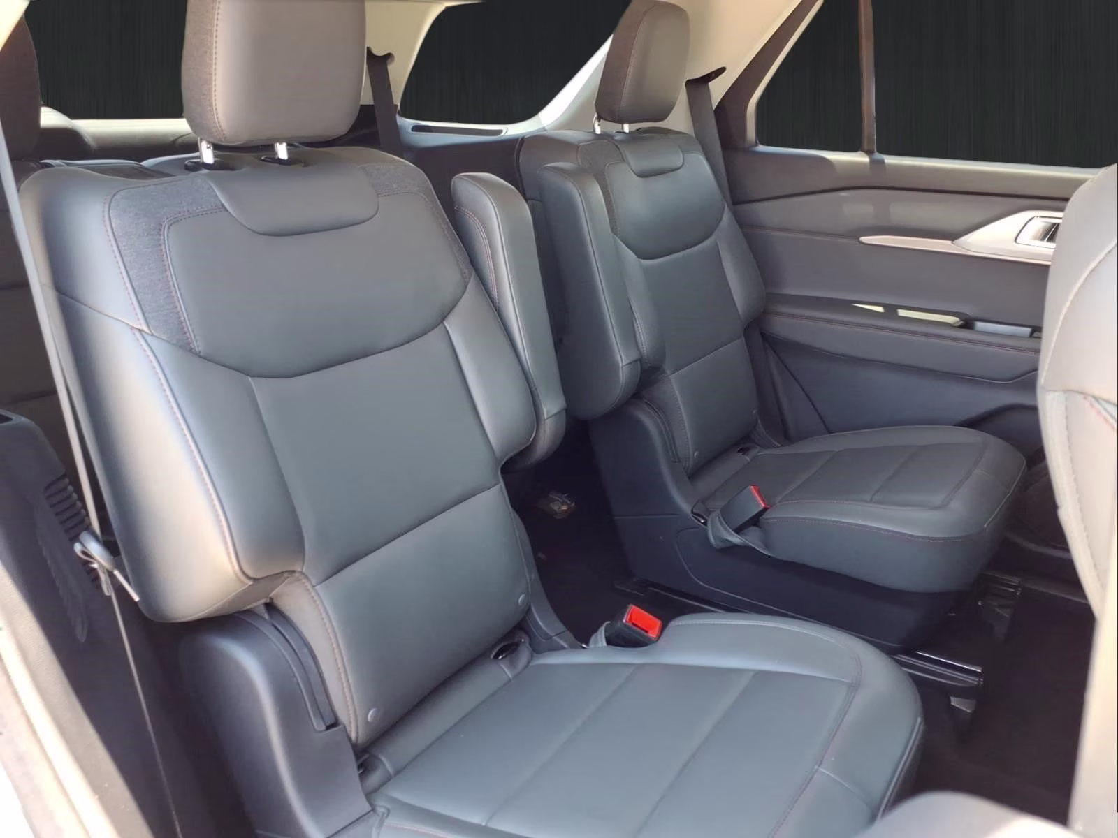 2025 Gray Metallic Ford Explorer Active 4X4 SUV