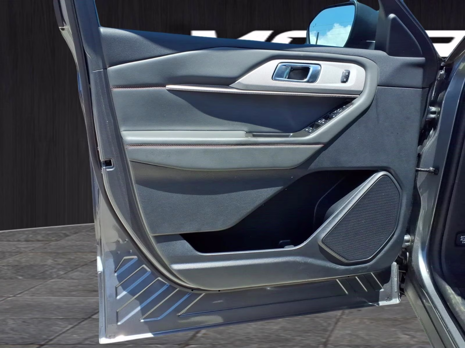 2025 Gray Metallic Ford Explorer Active 4X4 SUV