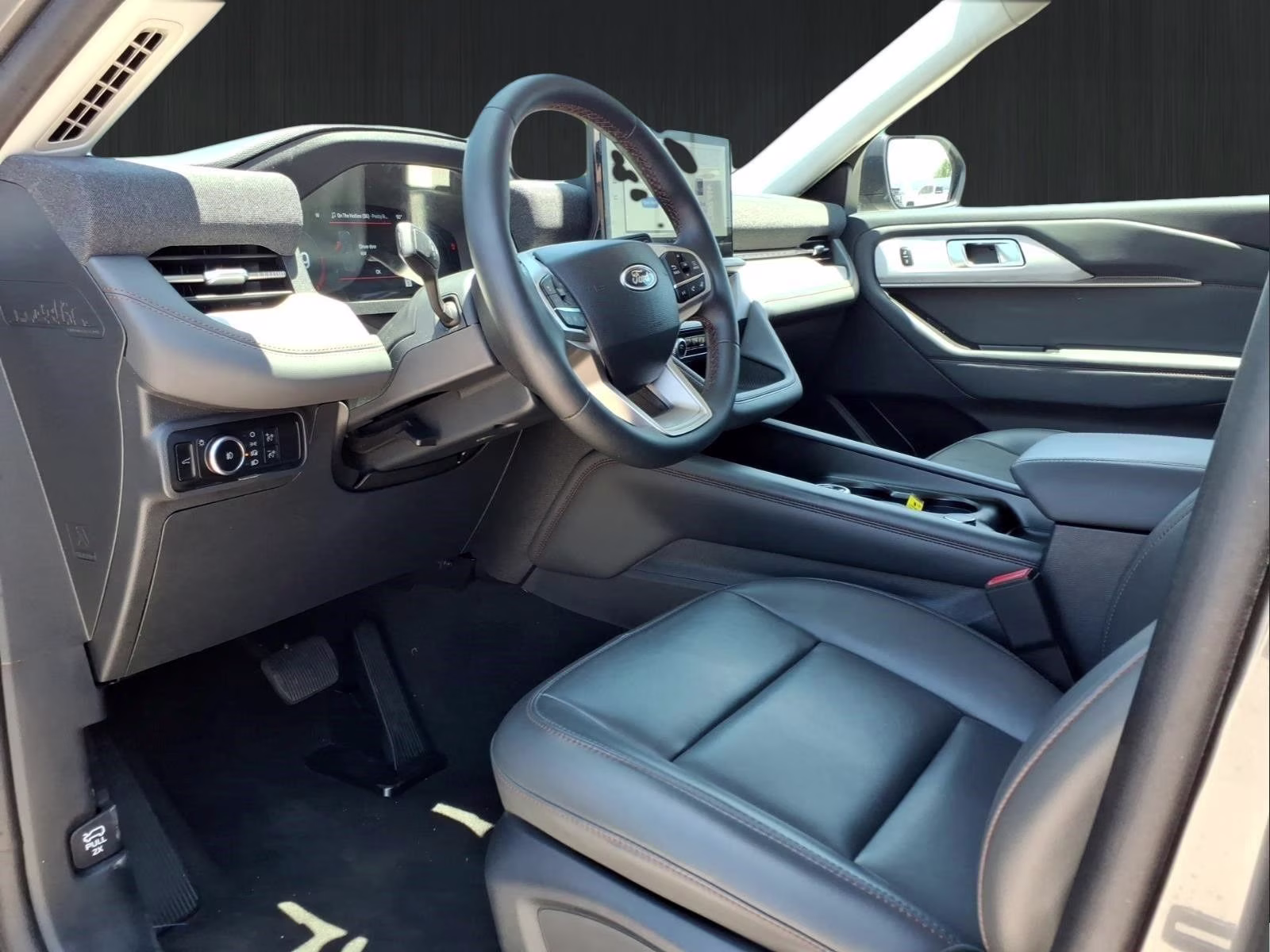2025 Gray Metallic Ford Explorer Active 4X4 SUV
