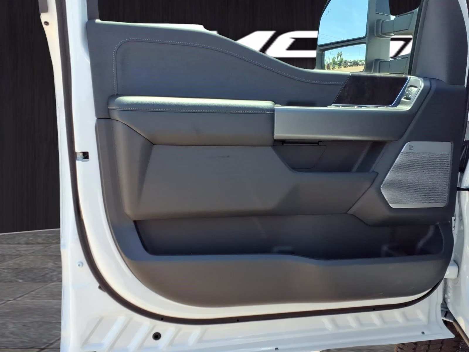 2026 Oxford White Ford Super Duty F-250 SRW Lariat 4X4 Truck