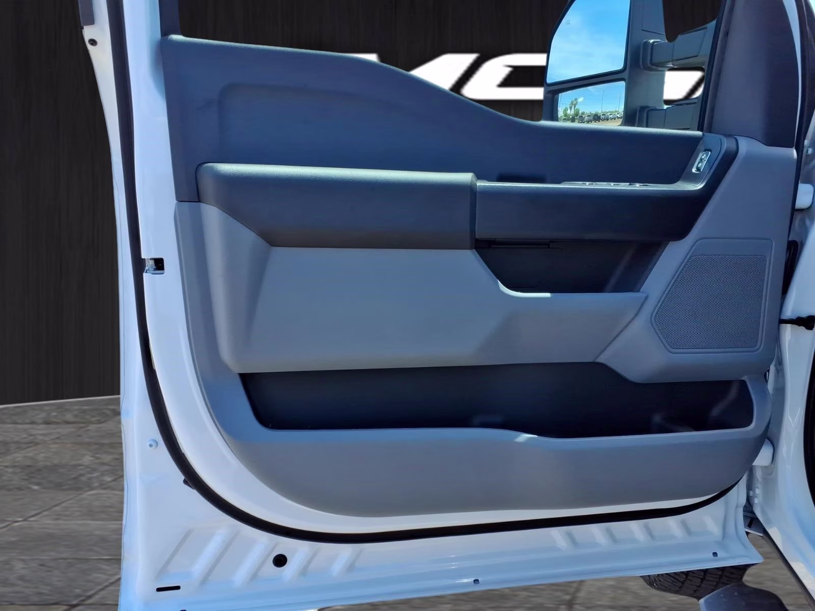 2026 Oxford White Ford Super Duty F-350 DRW XL 4X4 Truck