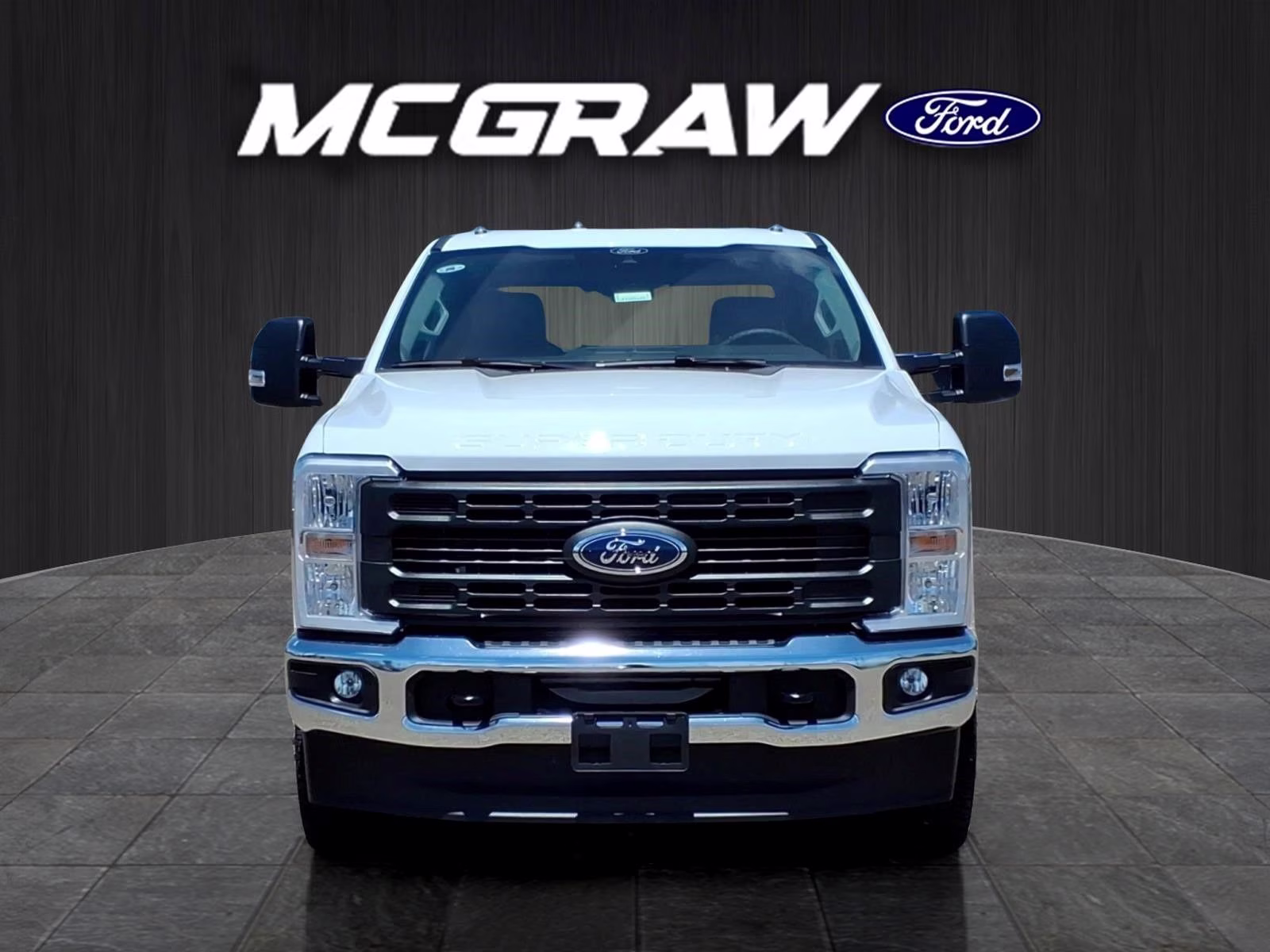 2026 Oxford White Ford Super Duty F-350 DRW XL 4X4 Truck