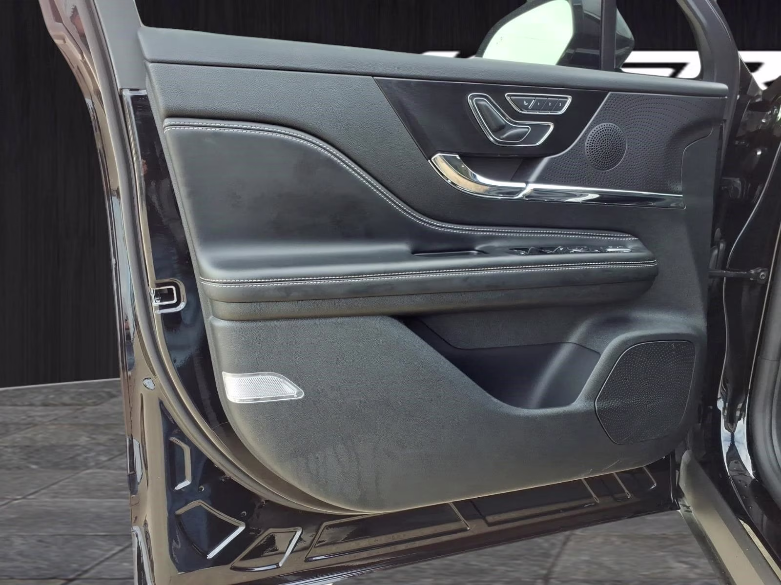 2025 Black Metallic Lincoln Corsair Reserve AWD SUV