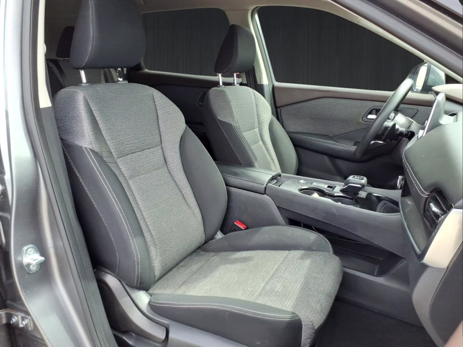 2021 Gun Metallic Nissan Rogue SV FWD SUV