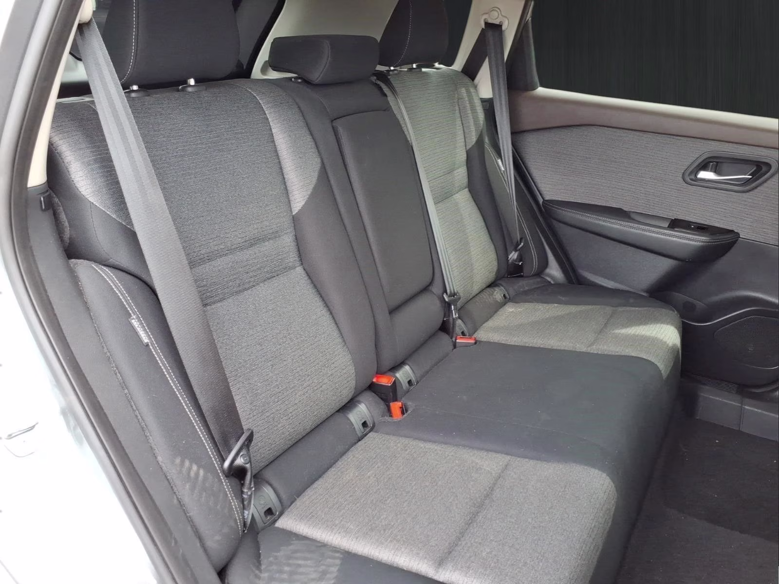 2021 Gun Metallic Nissan Rogue SV FWD SUV