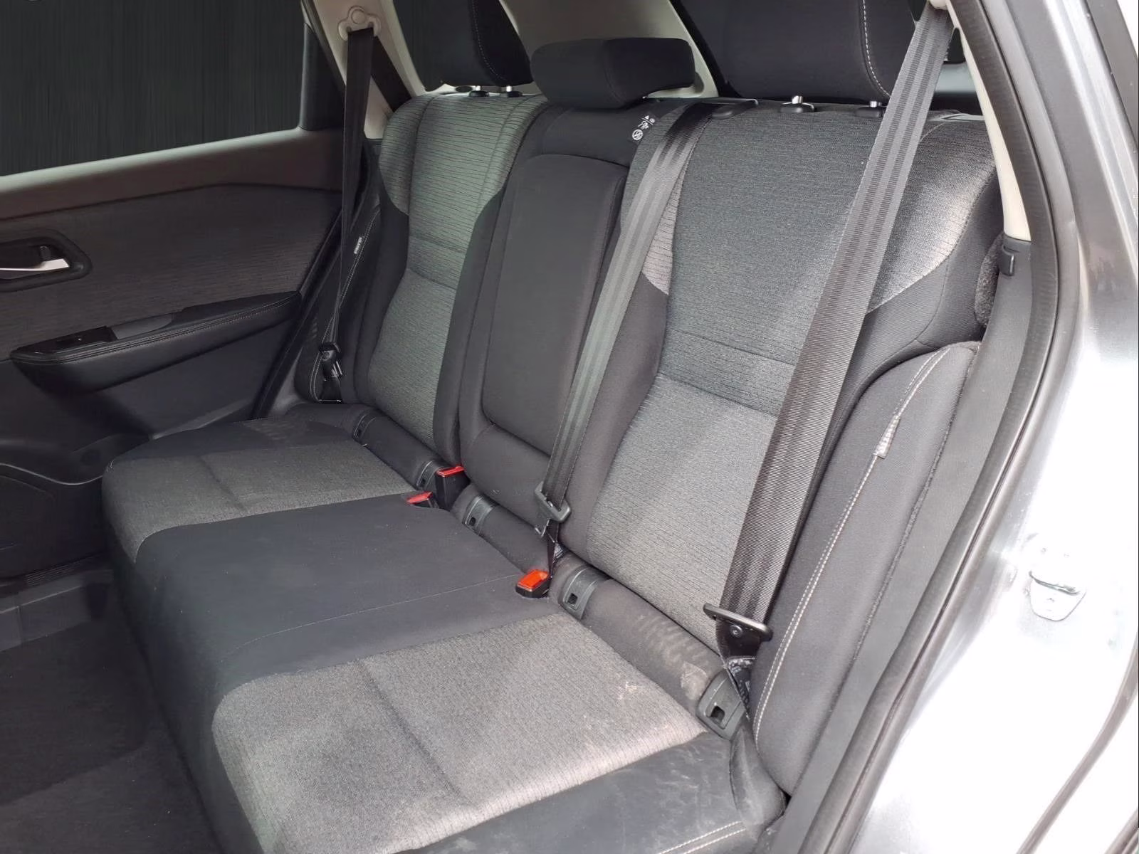 2021 Gun Metallic Nissan Rogue SV FWD SUV