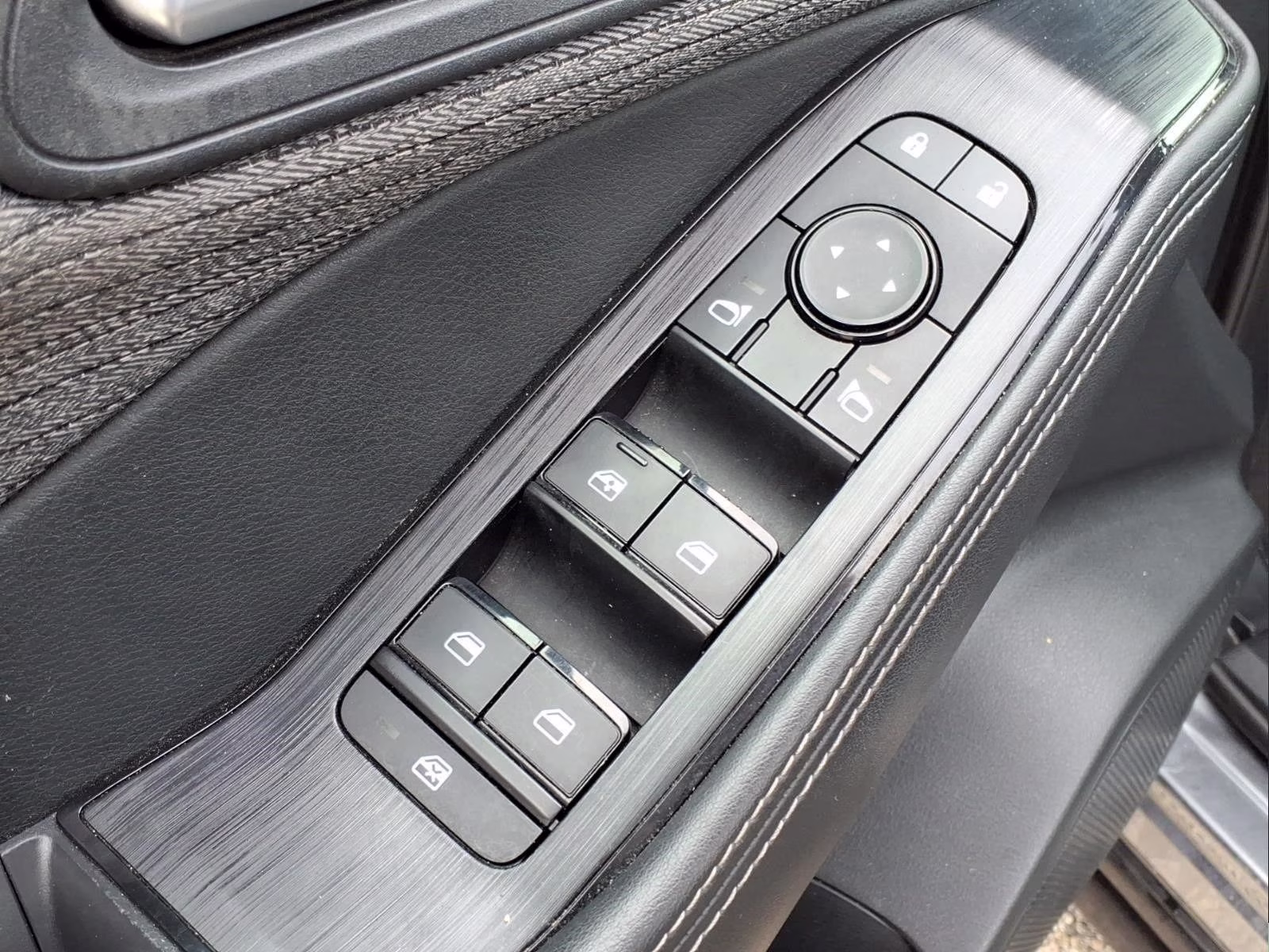 2021 Gun Metallic Nissan Rogue SV FWD SUV
