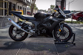2005 Yamaha YZF R6 Motorcycle