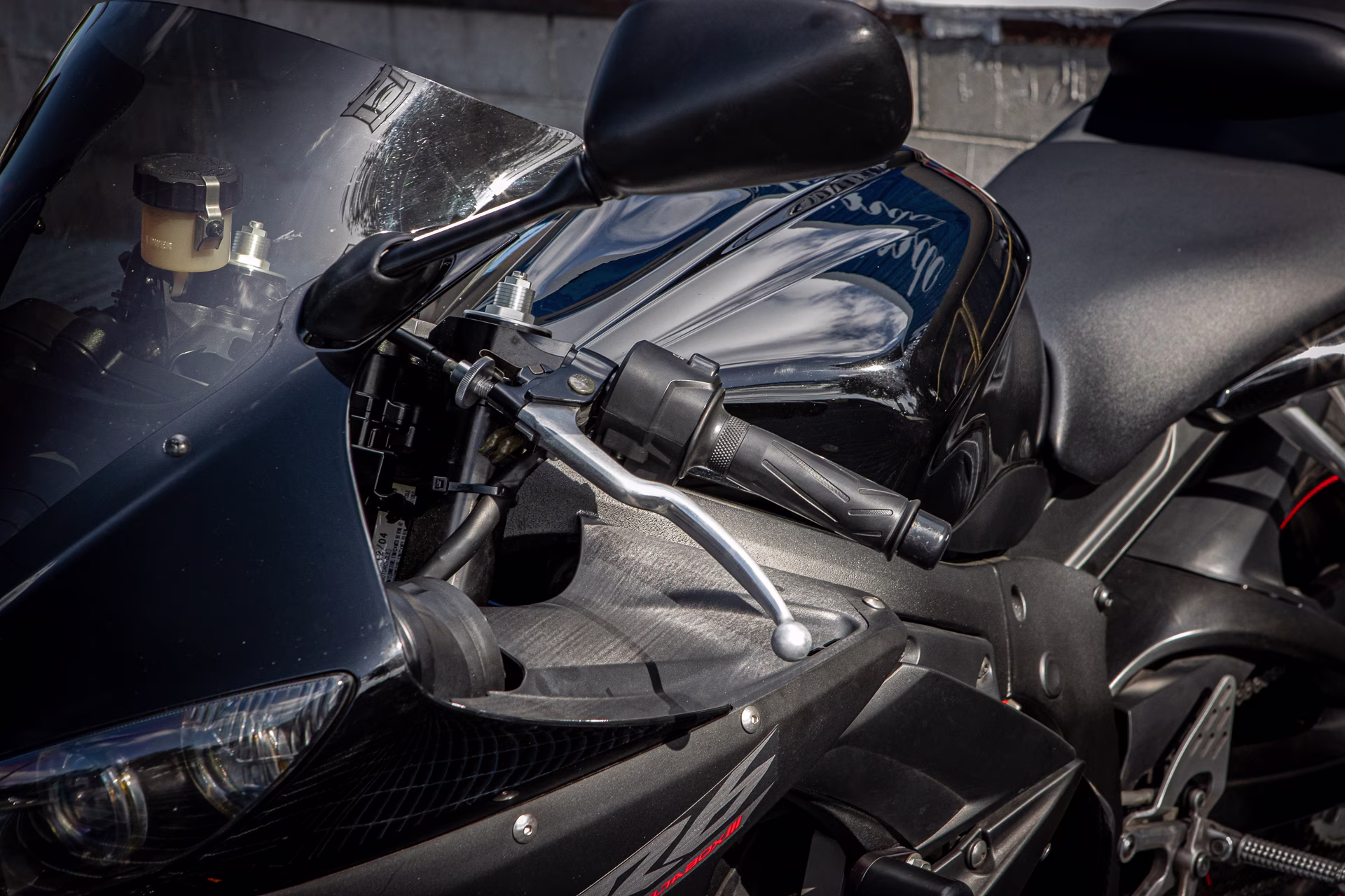 2005 Yamaha YZF R6 Motorcycle