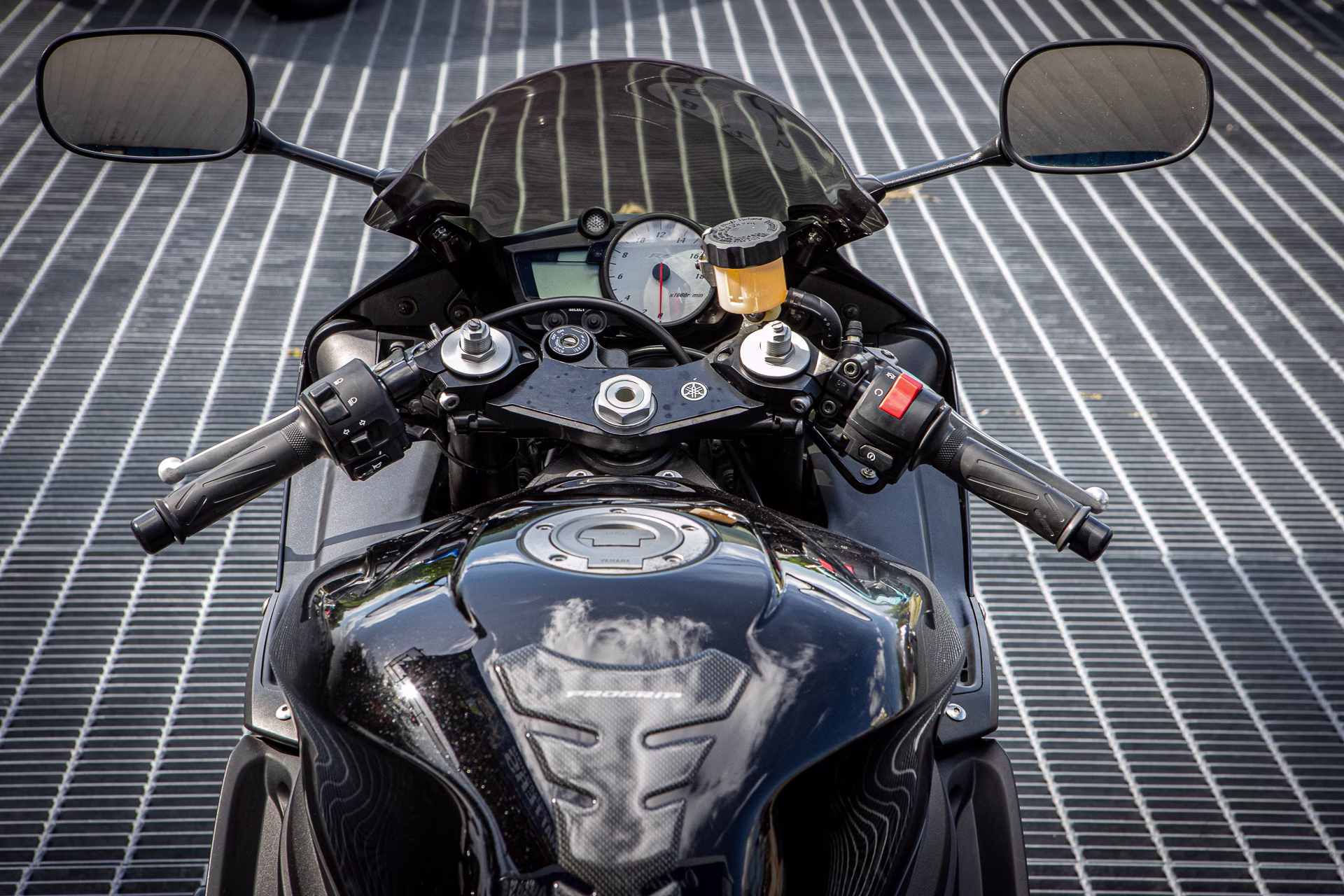 2005 Yamaha YZF R6 Motorcycle