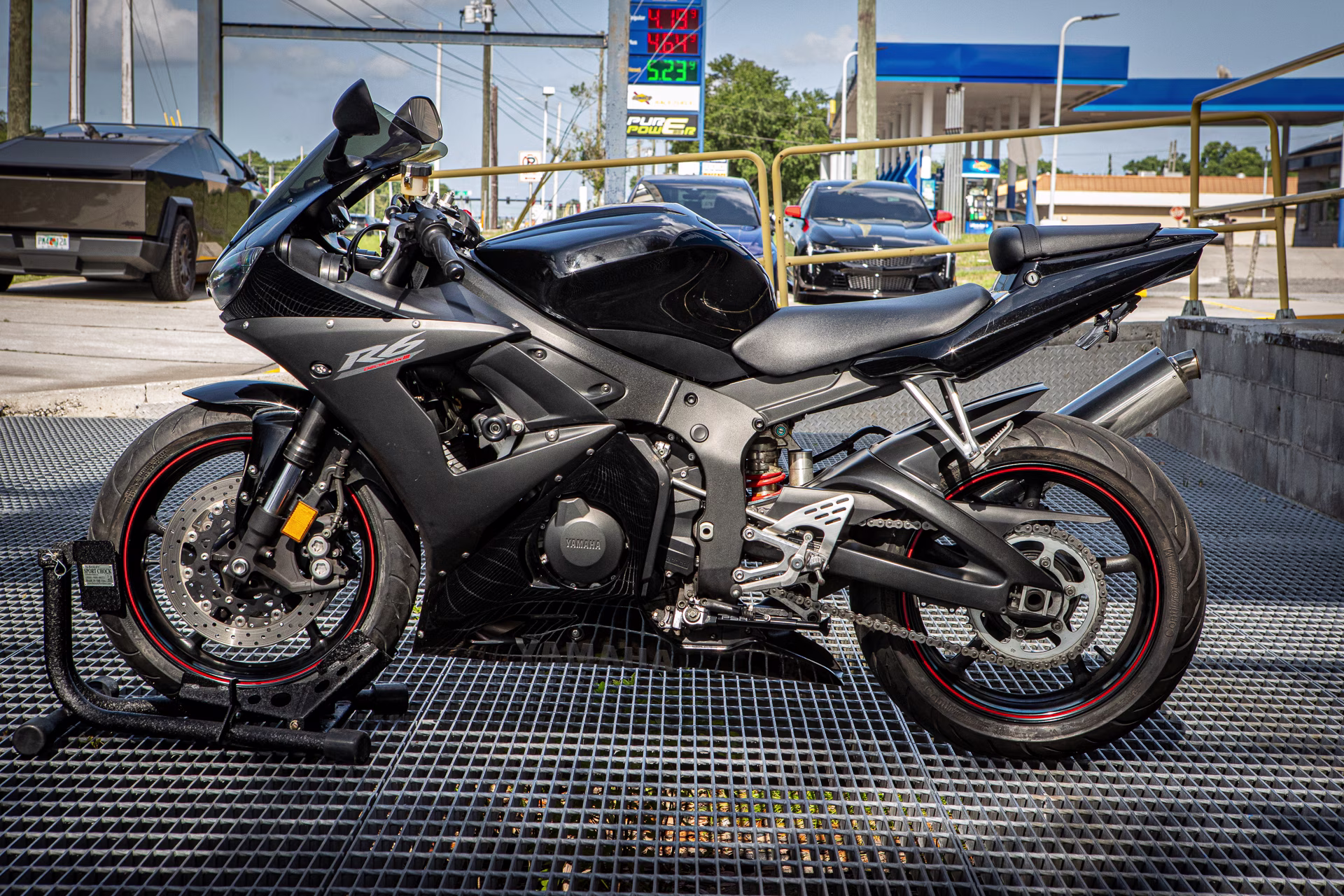2005 Yamaha YZF R6 Motorcycle