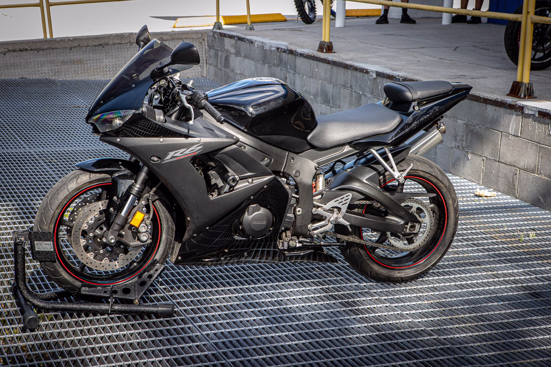 2005 Yamaha YZF R6 Motorcycle